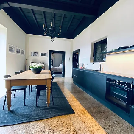 Toro E Tre Rose Apartment