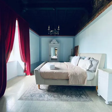 Toro E Tre Rose Apartment